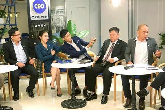 Selfie và check-in cũng không thể thiếu đối với CEO khi tham gia Cafe CEO – CLB CEO CKTC