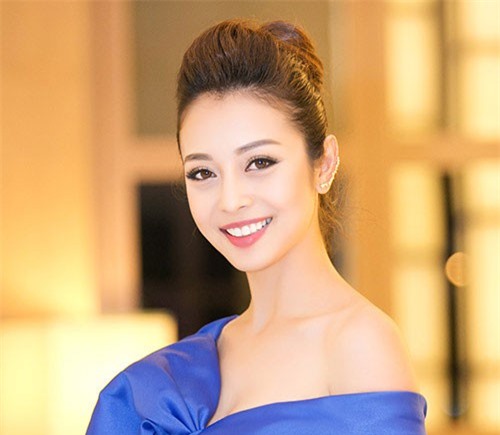 5 Hoa hậu, Á hậu "thoát án" bình hoa di động, thành MC nghìn đô