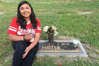 Bộ ảnh của gái trẻ gây "bão" mạng xã hội vì bức hình đau lòng cuối cùng