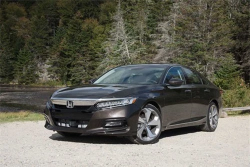 7. Honda Accord (doanh số: 23.778 chiếc).