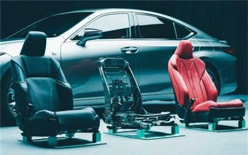 Lexus mất tới 3 năm chỉ để sản xuất một ghế xe. “Êm ái và vô cùng cuốn hút”, đó chính là những mỹ từ mà Takeshi Kawano – kĩ sư trưởng bộ phận phát triển Lexus ES miêu tả bộ ghế ngồi trên chiếc sedan hoàn toàn mới này. (CHI TIẾT)