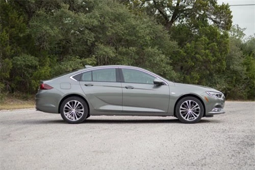 8. Buick Regal Sportback 2018.