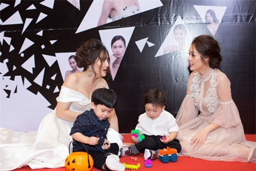 Chẳng ai như Ngọc Lan - Dương Cẩm Lynh, ôm con ngồi dưới sàn cười nói dù mặc váy cưới lộng lẫy