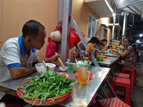 Quán phở tên lạ 35 năm níu chân người Sài Gòn bởi mùi thơm khó cưỡng