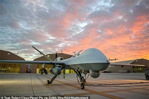 Cận cảnh ‘sát thủ ném bom’ không người lái CH-5 của Trung Quốc