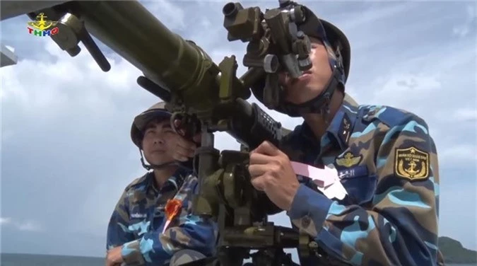 Cận cảnh vũ khí 'khủng' trên tàu hậu cần Việt Nam - ảnh 8