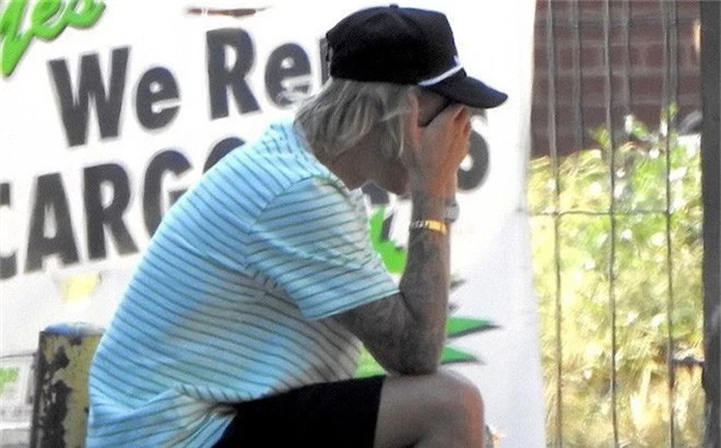 Justin Bieber bỗng ôm mặt khóc giữa quán bar vì Selena Gomez, Hailey ngồi cạnh không ngừng an ủi? - Ảnh 6.
