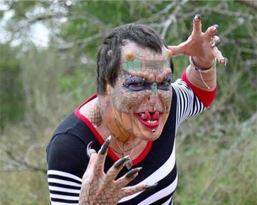 Người rồng chuyển giới liều lĩnh phẫu thuật cắt mũi, nhổ răng để biến hình thành sinh vật huyền thoại