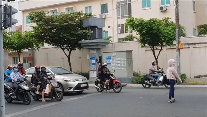 'Tín dụng đen' giăng bẫy khắp phố phường Sài Gòn - ảnh 6