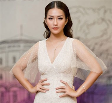 Khả Ngân nói gì khi liên tục đeo trang sức tiền tỷ đi sự kiện?