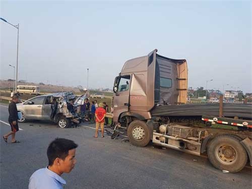 Tài xế container đâm Innova đi lùi trên cao tốc lĩnh án 6 năm tù