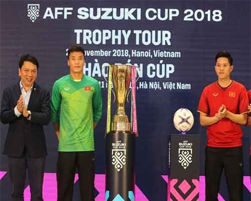 Thủ môn Bùi Tiến Dũng và Cúp vàng AFF bị 'vây' tại Hà Nội