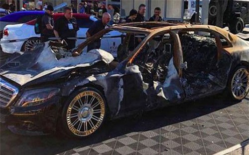 Mercedes-Maybach vành vẫn vẹn nguyên dù cháy trơ khung 