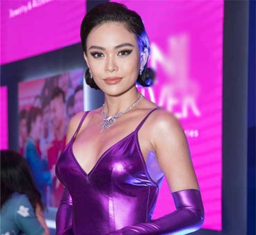 Fung La bị quần áo 'nuốt chửng', Mâu Thủy khoe triệt để đường cong chữ S tại sự kiện