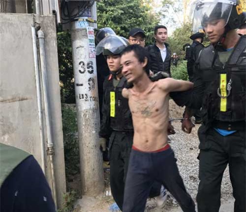 Đối tượng nghi “ngáo đá” chém tài xế xe ôm tử vong tại sân nhà