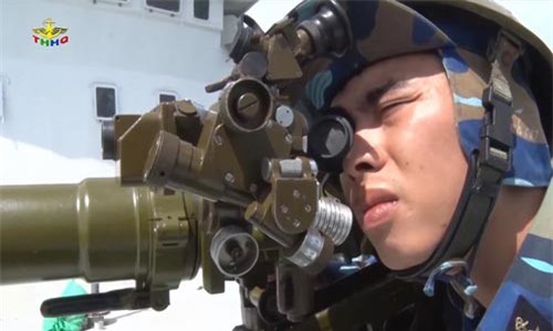 Cận cảnh vũ khí 'khủng' trên tàu hậu cần Việt Nam