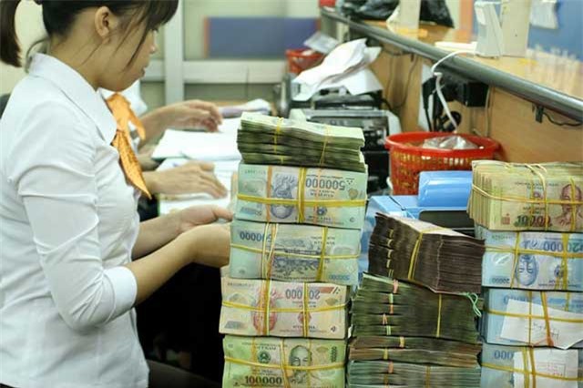 BẢN TIN TÀI CHÍNH-KINH DOANH: Việt Nam chi hơn 84.000 tỷ trả nợ, xuất khẩu gạo giảm