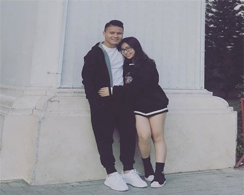 Bạn gái Quang Hải mặc bikini, nóng bỏng như Angela Phương Trinh