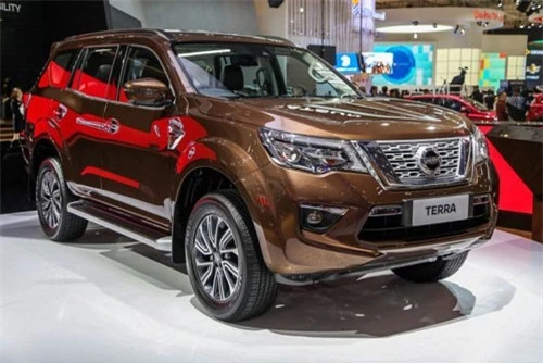 Nissan Terra (tháng 11/2018, giá chưa công bố).