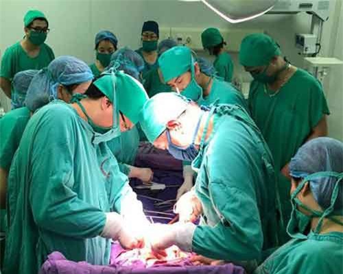 10 y bác sĩ thay nhau hiến máu cứu sản phụ nguy kịch