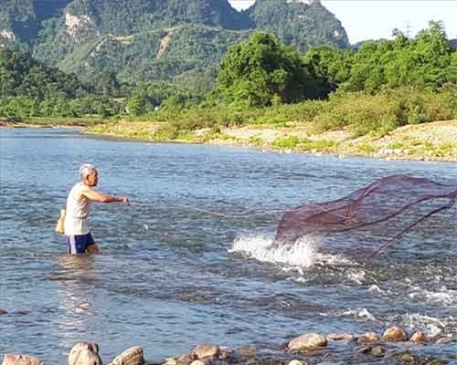 Theo chân đội đèn săn đặc sản cá mát chỉ có ở xứ Nghệ