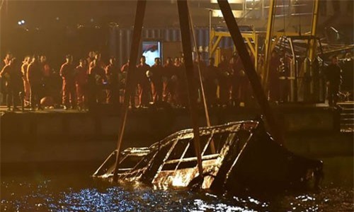 Hé lộ lí do nữ hành khách đánh đập tài xế khiến xe buýt lao xuống sông