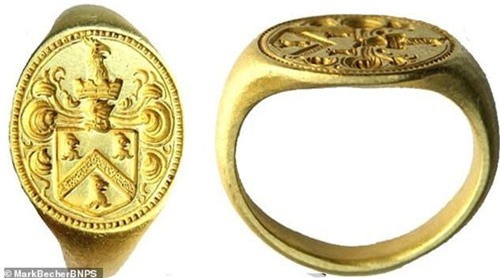 Tìm thấy nhẫn cổ 500 năm tuổi trên đất xây dựng