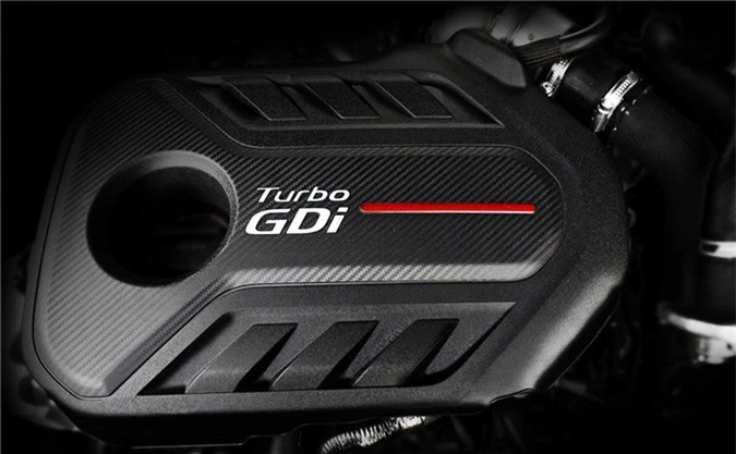 Kia Optima GT 2019 có hai tuỳ chọn động cơ gồm: động cơ xăng hút khí tự nhiên Nu 2.0L CVVL sản sinh công suất 161 mã lực và mô-men xoắn 196 Nm. Tùy chọn còn lại là động cơ tăng áp T-GDI 4 xy-lanh 2.0L cho công suất 242 mã lực và mô-men xoắn 350 Nm. Hai tuỳ chọn động cơ đều sử dụng hộp số tự động 6 cấp và hệ dẫn động cầu trước.