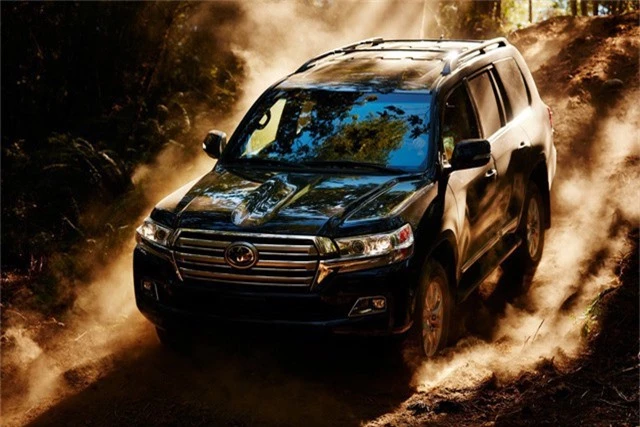 Toyota bắt đầu mở bán Land Cruiser 2019 tại Bắc Mỹ: Không thay đổi mấy nhưng vẫn nườm nượp người mua - Ảnh 10.