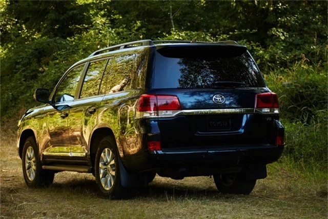 Toyota bắt đầu mở bán Land Cruiser 2019 tại Bắc Mỹ: Không thay đổi mấy nhưng vẫn nườm nượp người mua - Ảnh 2.