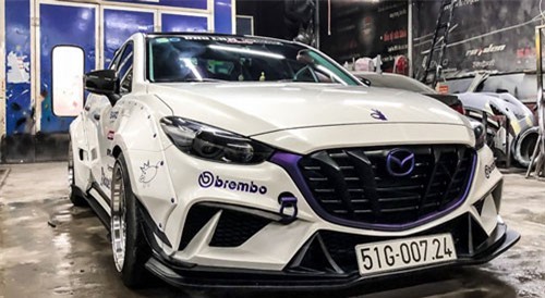 Mazda3 độ phong cách thân rộng ấn tượng tại Sài Gòn