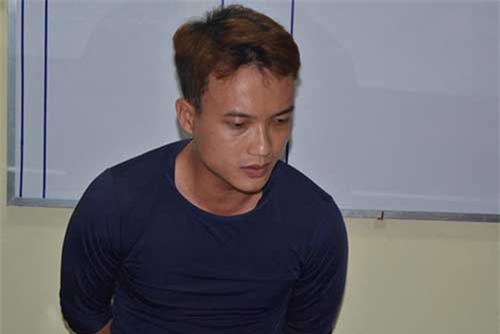 Kẻ sát nhân quay trở lại "bãi đáp" của người đồng tính để xem công an khám nghiệm hiện trường