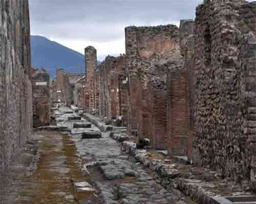 Phát hiện điện thờ La Mã dưới tro núi lửa 2.000 năm ở Pompeii