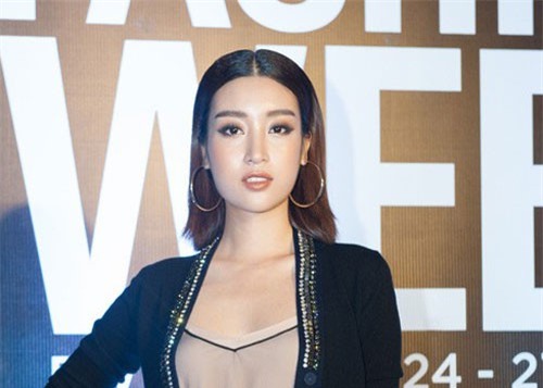 HH Đỗ Mỹ Linh lọt top sao mặc xấu tháng 10, nhưng sến nhất có lẽ là Ngọc Trinh với 2 bộ cánh "để đời"