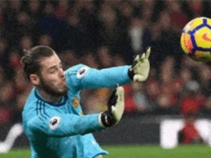 Clip: Những pha cứu thua xuất thần của các thủ môn trong tháng 10/2018