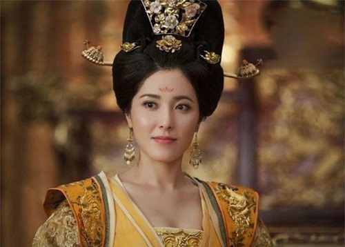 Vén màn bí mật phòng the của vị Quý phi bị căn bệnh khó nói nhưng vẫn được Hoàng đế mê đắm không rời