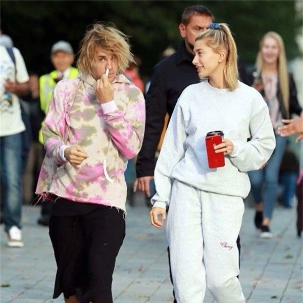 Lột xác đẹp trai hơn, Justin Bieber tươi tắn hết cỡ khi hẹn hò bà xã Hailey Baldwin trên phố - Ảnh 2.