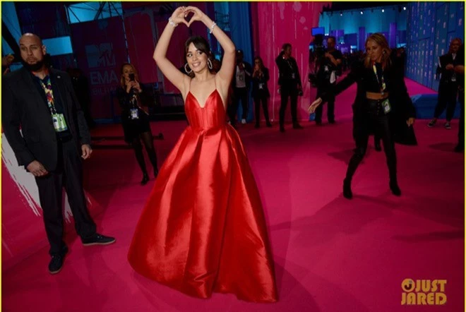 Thảm đỏ MTV EMA 2018: Người lộng lẫy như công chúa, kẻ khoe body gợi cảm, nữ hoàng phim teen đình đám một thời cũng tái xuất - Ảnh 3.