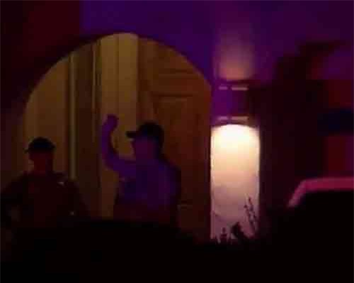 Bị bắt dọn phòng, bé trai bắn chết bà rồi tự sát