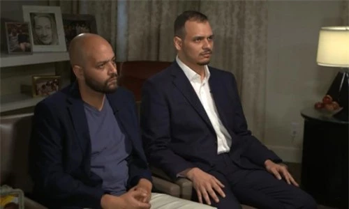 Salah (phải) và Abdullah, hai con trai của nhà báo Jamal Khashoggi trong buổi phỏng vấn hôm 04/11 với CNN. (Ảnh: CNN).