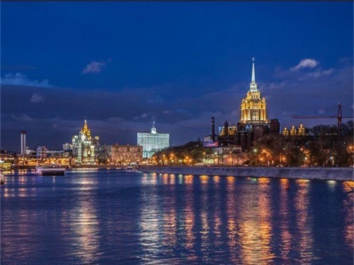 Thành phố Moscow về đêm. Ảnh: Alexey Malchenko/Shutterstock 