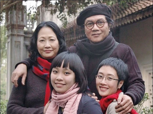 Trong cuộc sống hôn nhân, NSND Như Quỳnh có được hạnh phúc viên mãn. Bà lập gia đình với nghệ sĩ nhiếp ảnh Nguyễn Hữu Bảo. Bà có và có hai con gái là Đan Huyền và Đan Khuê.