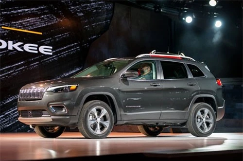 5. Jeep Cherokee 2019 (giá khởi điểm: 24.195 USD).