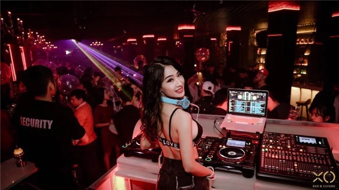 DJ Oxy là một trong ba DJ gợi cảm nhất châu Á năm 2014. Huỳnh Vân (Ảnh: FBNV)