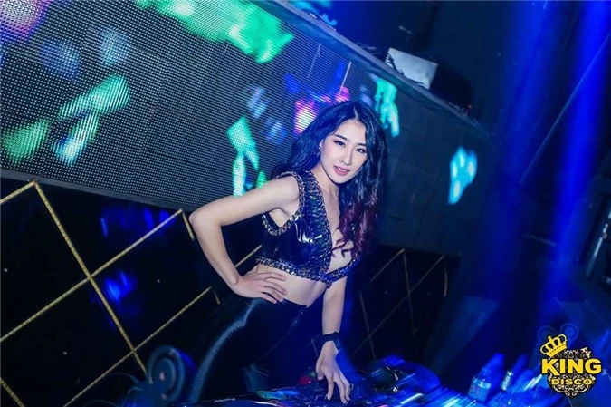 DJ Oxy hết mình với âm nhạc. Huỳnh Vân (Ảnh: FBNV)