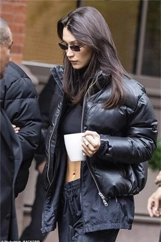 bella hadid tinh tu khoac tay ban trai dao pho hinh 5