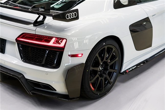 Audi R8 V10 hieu suat cao ra mat voi gioi han 10 chiec hinh anh 3