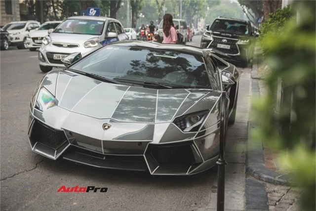 Cặp đôi Lamborghini Aventador Roadster khuấy đảo Hà Nội - Ảnh 8.