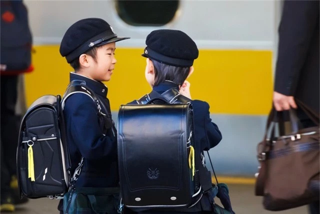 
Trẻ em Nhật Bản tới trường (Ảnh: Kyodo)
