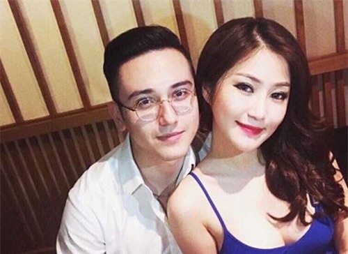 Xuất hiện anh chàng điển trai nghi là người yêu của Hương Tràm vì hành động đầy ngọt ngào này?